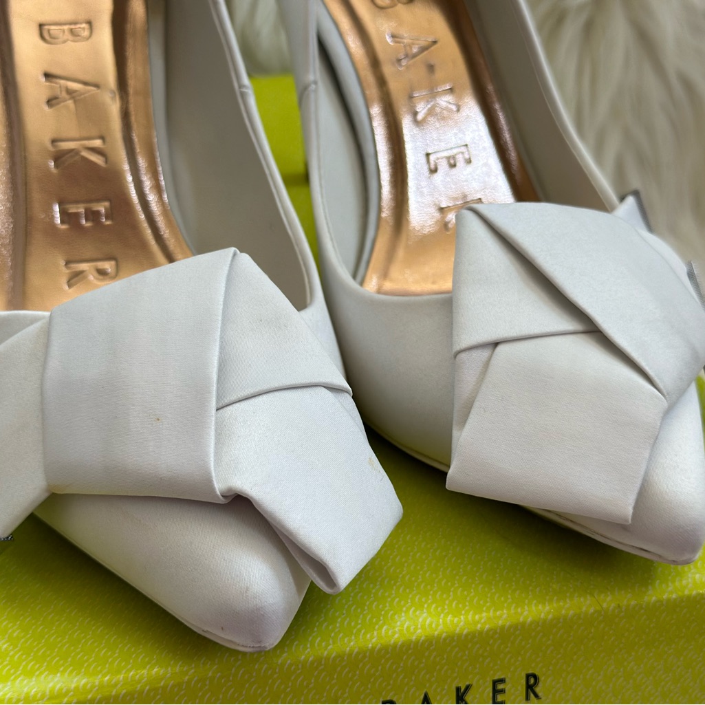 Ted Baker Pumps/Heels, Iinessi Ivory, Size:9 With Bow And Hardware